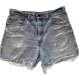 Vintage 90's woman's distressed Levi's shorts!